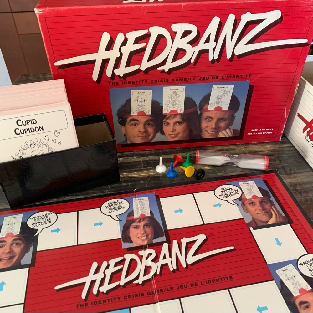 Hedbanz board game.